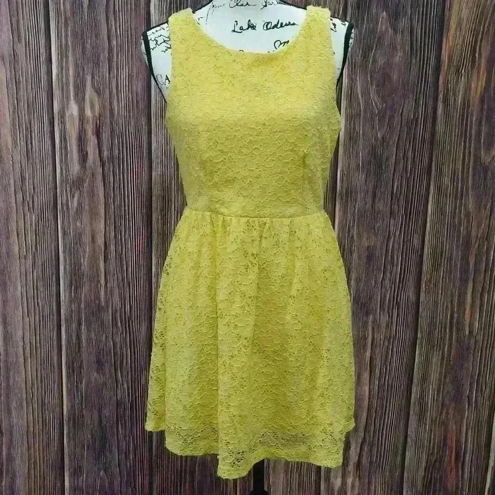 Women's Mystic Yellow Lace Pattern Dress